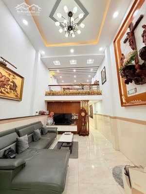 nhà hxh - gần sân bay - vip tân bình - ngang 4m - 3tầng - 3pn - 75m2 - 7,5tỷ - lh toản