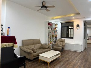 căn hộ 161m2 đầy đủ nội thất xịn xò chỉ việc xách vali vào ở giá tốt nhất quận 7, đầy đủ tiện ích