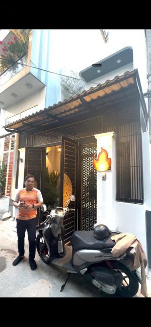 nhà mới đón tết - chế lan viên-d9 tân phú- hẻm 6m thông- 100tr/m2-full nội thất- chỉ5.x