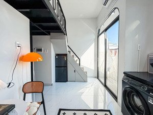 cho thuê căn hộ dịch vụ duplex ban col siêu thoáng ngay tại trung tâm phú nhuận