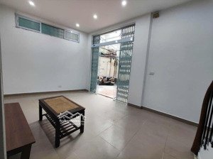 cho thuê nhà nguyên căn lô góc đội cấn, ba đình sân rộng, gần ô tô 12 triệu/tháng