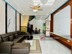 giảm chào! tôn thất tùng , nhà đẹp,ngõ thông,thoáng,kd, full nội thất 42m*5t "