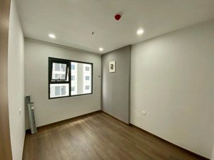 bán gấp căn hộ legacy 42m2 sổ sẵn, tầng thấp view hồ bơi đẹp nhất dự án, hỗ trợ vay ngân hàng