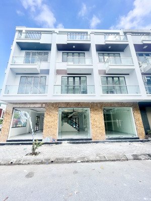 bán căn nhà 2 mặt tiền giá rẻ dự án him lam. lh em nguyên: 