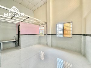 phòng gác cao 3 mét - ngay khu đầm sen - âu cơ