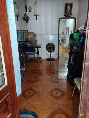 cần bán gấp ngôi nhà sau lưng trường tiểu học lương cách 2, sau trạm sạc.
sau nhà còn 10m