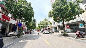 bán nhà mặt phố trương công giai, dt 120m2 x 3 tầng, mặt tiền 8.5m, giá 65 tỷ.