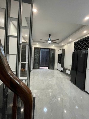 cho thuê nhà nguyễn văn viên, vĩnh tuy 32mx 5 tầng, giá 14,5 triệu, 3 ngủ, full nội thất