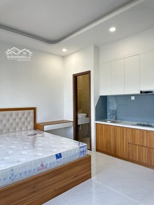 cho thuê phòng studio , nội thất cao cấp , tích hợp tất cả các tiện ích, vị trí thuận lợi .