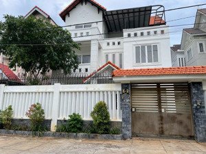 bán biệt thự khu biệt thự phương nam, p. 8 vũng tàu, 1 trệt 2 lầu, dt 14x18.1m