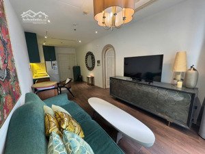 cho thuê căn 1pn giá thuê siêu rẻ vinhomes golden river (bason)