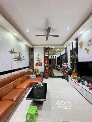 bán nhà 3 tầng mt p. đông hoà, gần svđ dĩ an