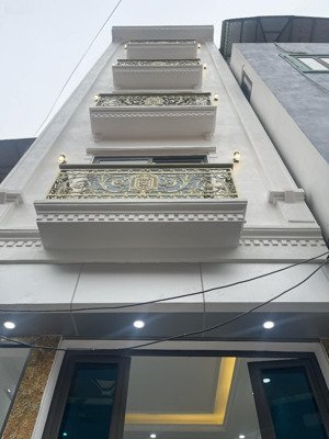 vĩnh quỳnh thanh trì, 70m, 5 tầng thang máy, ô tô đỗ cửa, 50m ra chợ lớn hồ sen buôn bán sầm uất