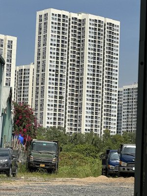 chủ ngộp bán lô đất 70m giá 3.9 ty cách vinhomes 100m xây dựng đc 5 tầng giá tốt nhất kv