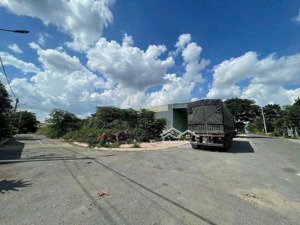 đất trống ngang 23m mặt tiền đường lâm viên q9 cần bán