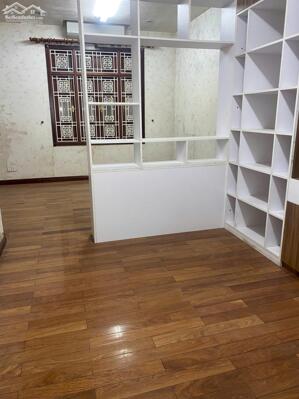 Cho thuê nhà nguyên căn còn mới đường ô tô tránh ngõ 143 Trung Kính. DT 60m x 4t, mt 5m. giá 18tr