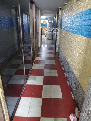 cần bán gấp cc 639 nguyễn trãi b thang bộ , tầng 1 phường 11 q5 diện tích 103m2, 3pn, 2wc căn