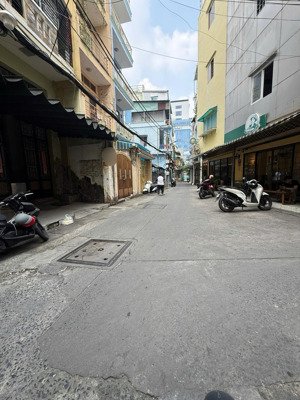 quận 10 ngay nhi đồng 1, hẻm 8m ô tô 7 chỗ vào nhà, dt 82m2 cn 78m2 ngang 4,1m