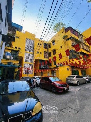 cần bán căn hộ tậpthể 95m tầng 1 - 3 ngủ, giá 6x tỷ (tl) hoàng ngọc phách,đống đa.