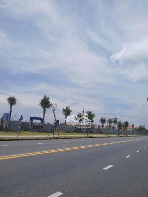 *bán nhà mặt tiền đường biển nguyễn tất thành, dt 123m2, giá chỉ 13,8 tỷ