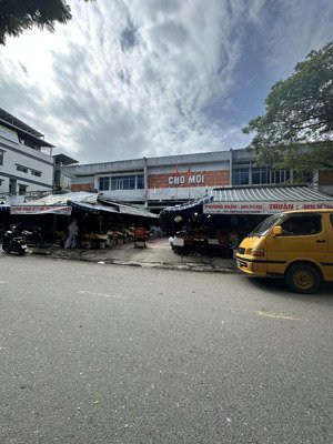 bán nhà đường hoàng diệu mặt tiền 6m đối diện chợ kinh doanh sầm uất. lh tuyết