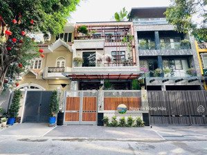 cần bán biệt thự phú mỹ hưng nhà siêu đẹp có hầm thang máy, giá bán 51 tỷ