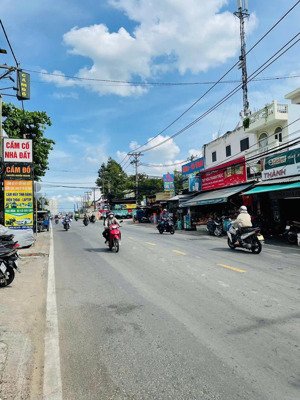 nhà c4 mặt tiền đỗ xuân hợp - gần ga metro bình thái