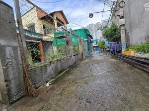 bán nhà tặng đất - 138m2 - không quy hoạch - huỳnh tấn phát, p phú thuận, q7