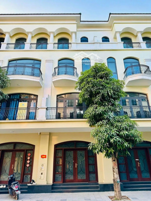 bán liền kề chà là 63m2 giá 9 tỷ đông nam, có sổ ngay cổng ra vào phân khu chà là