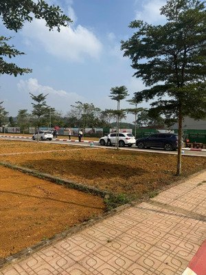 [ chính chủ bán gấp] lô đất tại phú cát có mặt tiền 9m vĩa hè 1,5m và đường 7m 2 ô tô tránh nhau.