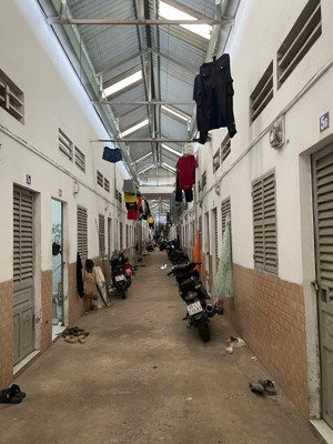 chủ đi nước ngoài cần bán 2 dãy nhà trọ mặt tiền đường nhựa gần kcn nam tân uyên 1000m2 có 200m