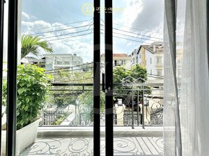 thảo điền - căn hộ full service: free dọn phòng 2 lần/tuần - ban công thoáng - cho nuôi pet