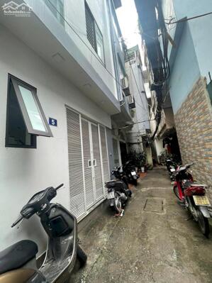 Hiếm Đê La Thành 27m2, 5 tầng đẹp, mặt tiền 4.5m giá 7.3 tỷ trung tâm Đống Đa