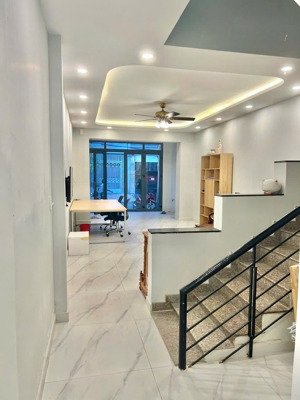 cho thuê nhà 1 trệt 1 lầu 3pn 4x20m mặt tiền đường 12m kdc nam long phú thuận