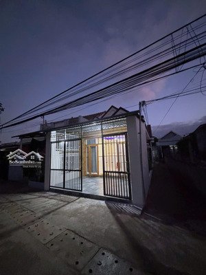 bán nhà cấp 4 hẻm xe hơi đường nguyễn tất thành - tuy hòa 110m2 ngang 5x22 rộng rãi. 2pn, 2wc