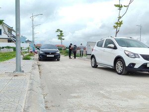 chính chủ cần bán mảnh đất khu đấu giá dương phúc dt:100m mt:5m