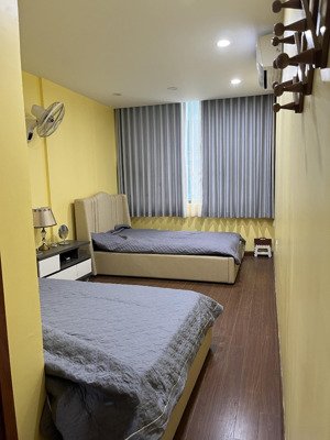 chính chủ cần bán căn hộ hoàng cầu skyline. dt: 129,3m2, 3 pn, tầng trung. lh: 