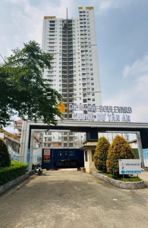 bán căn hộ ngay mặt tiền ql13 cạnh kcn vsip1. giá 2tỷ1 full nội thất. quý 2/2026 nhận nhà