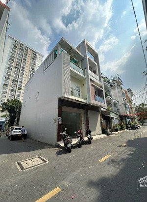 9 tỷ xíu , lũy bán bích , âu cơ giáp bàu cát tân bình đường 10m , 4 tầng, 60m2 (4x15m)