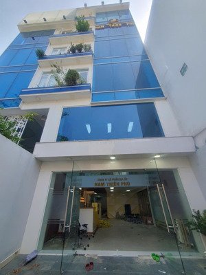 cho thuê nguyên căn mt khu bàu cát, phường 14. dt: 6,5x25m. trệt - 4 lầu, sân thượng. thang máy