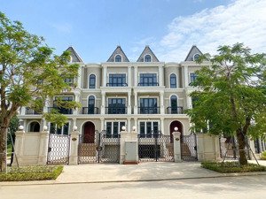 bt 2 mặt tiền view công viên ciputra - 4 tầng 1 hầm vỉa hè 5m hướng nam giá trực tiếp cđt