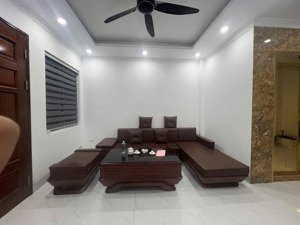 cho thuê nhà ngõ 2 hoàng quốc việt -bưởi 38m x 6t thang máy. gần đường ô tô. nhà mới chưa bóc tem