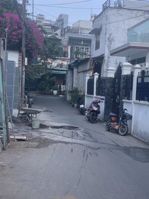 chính chủ cần bán căn nhà trệt 2 lầu hẻm thông khu cư xá đường 13 linh xuân