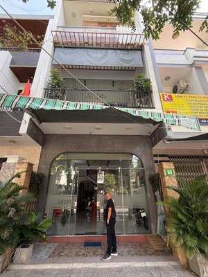 cho thuê nhà 3 tầng mt nguyễn hữu dật,hải châuđường 10m5giá chỉ 20tr/th mở văn phòng,spa cực đẹp