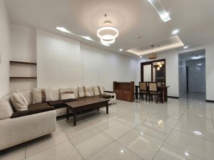 căn hộ lầu cao, view đẹp, 72m full nội thất