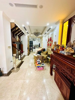 chính chủ cho thuê căn hộ tầng 6 tòa n5b hoàng đạo thúy - cầu giấy, dt 70m2 2pn, đồ cơ bản 11tr/th