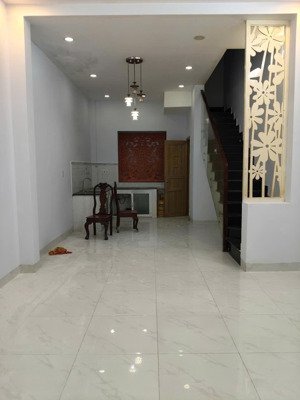 nhà 2 lầu 3pn hẻm xe hơi 502 huỳnh tấn phát