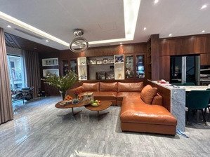 biệt thự chùa láng - đống đa - lô góc 3. mặt ngõ ô tô - gần hồ - nội thất nhập khẩu xịn