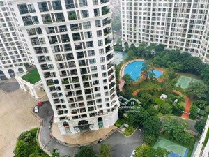 cần bán căn hộ 2 ngủ tòa r4 royal city, thanh xuân. 104m2 tầng đẹp, nội thất đầy đủ, giá 13.9 tỷ.