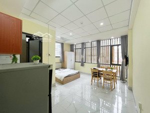 cho thuê chdv studio cửa sổ thoáng - thang máy hầm xe - full nội thất - gần ga metro